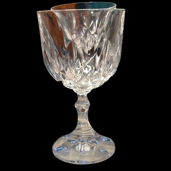 Elegant Crystal Wine Glass Set - Picture 13 of 14
